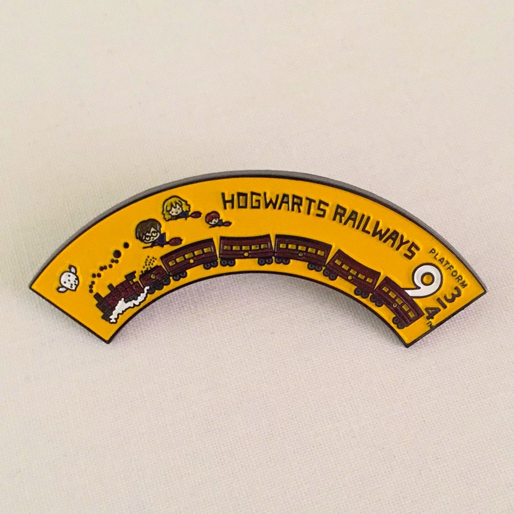 🍏50% OFF/3+…HOGWARTS RAILWAYS Pin (Harry Potter)